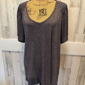 WOMEN'S  18/20  TOP NWOT  (LIGHTWEIGHT ENOUGH FOR SPRING)